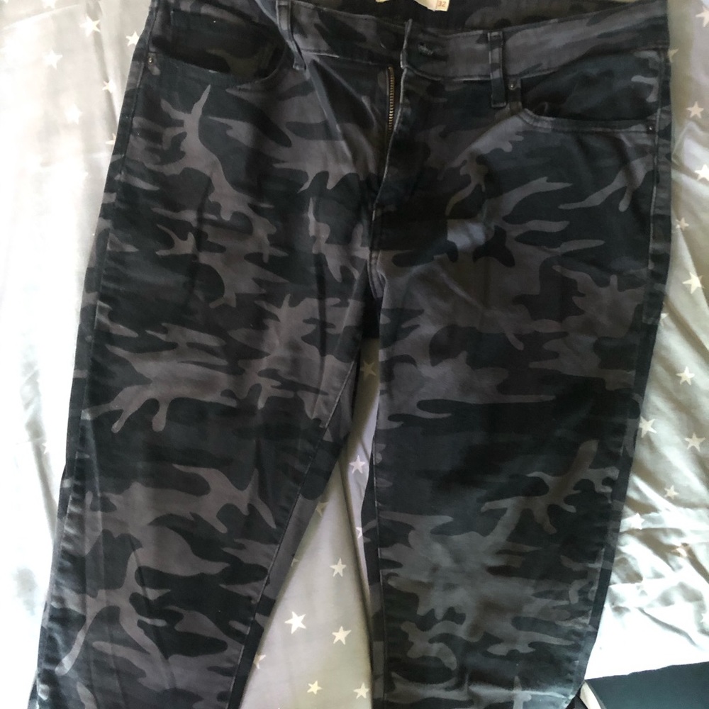 Levi’s camouflage pants. Size 32 waist